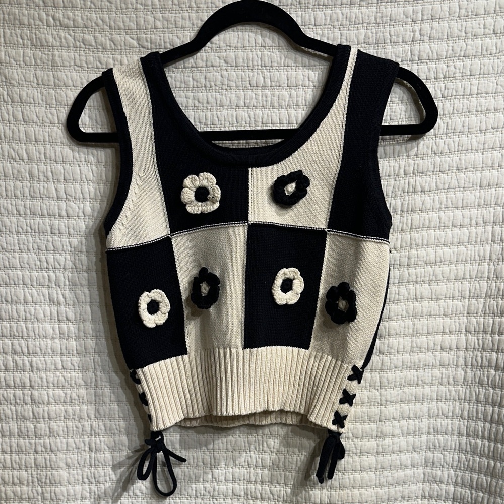 Industry Black White Knit Checker 3D Flowers Side Tie Sweater Tank Size XS